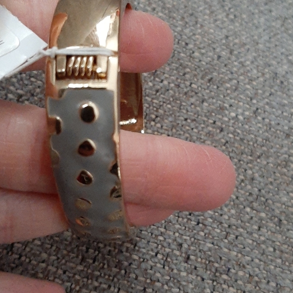 New Women's Grey & Gold Polka Dot Fashion Bracelet - Picture 8 of 12